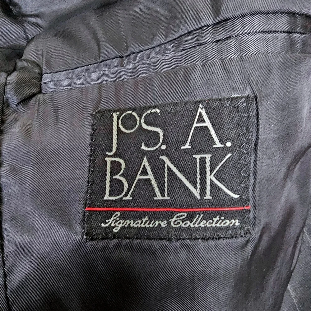 Jos A Bank Signature Collection Mens 39RG Charcoal Grey Pinstripe 100% Wool Suit